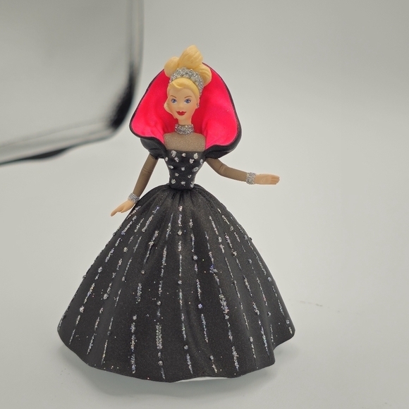 Vintage 1998 Hallmark Keepsake Holiday Barbie Ornament - Picture 4 of 6